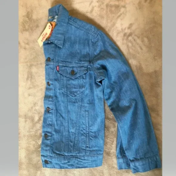 Levi's Trucker Denim Jacket in Blue "Linen" like look size M NWT - Picture 4 of 6